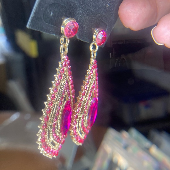 Elegant Pink and Purple Teardrop Earrings. Gold Tone Backing - Picture 3 of 5